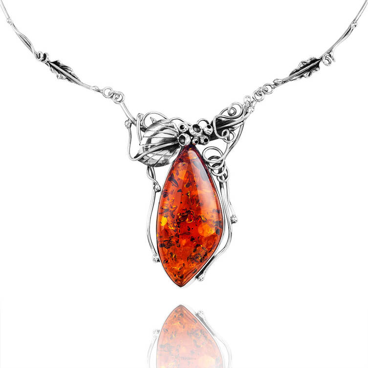 NASZYJNIK SREBRNY Z BURSZTYNEM